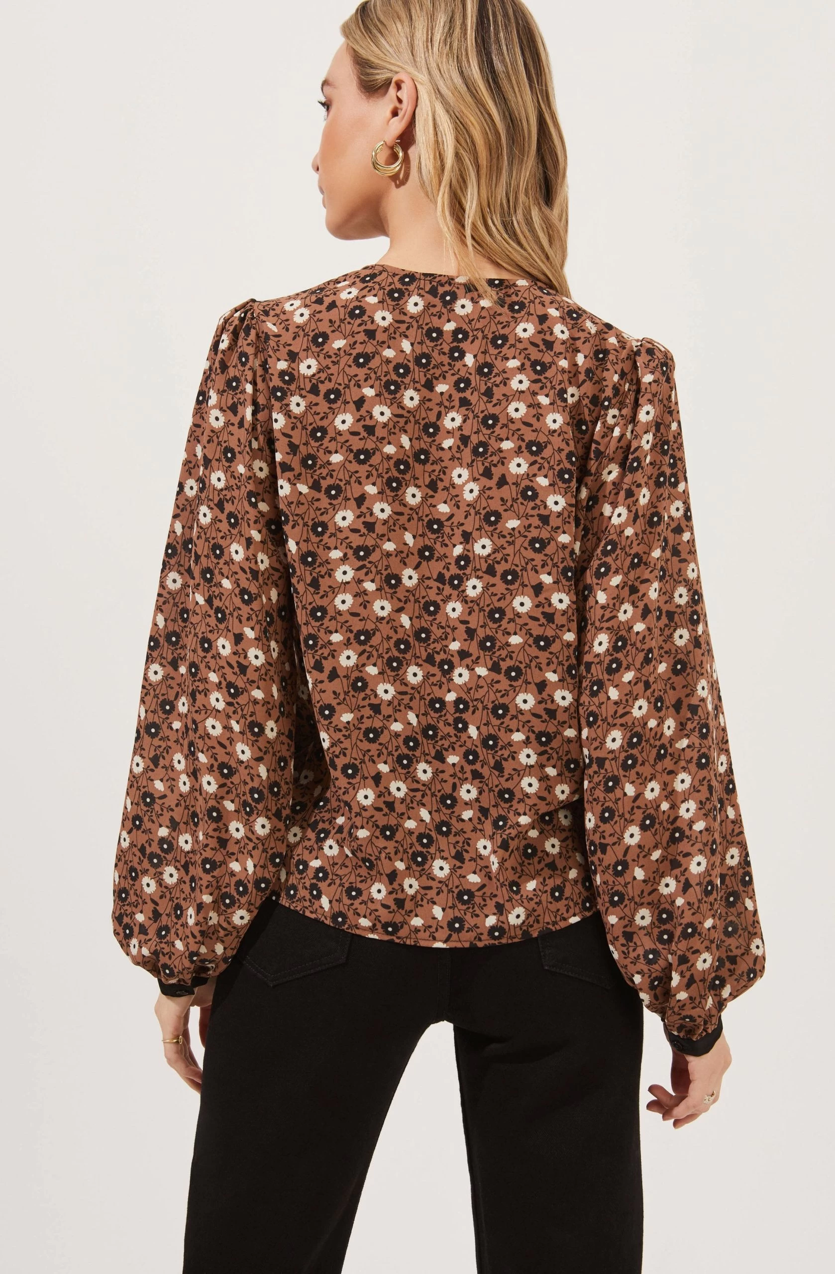 Lula Floral Contrast Collar Top - Image 4