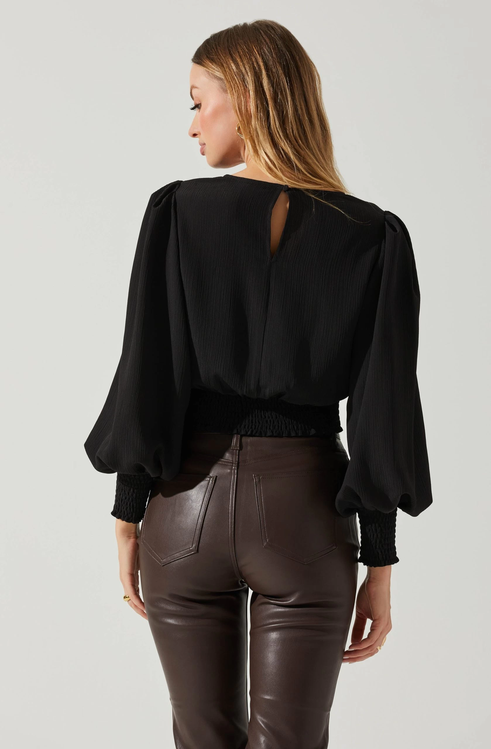 Wrenley Twist Front Puff Sleeve Top - Image 6