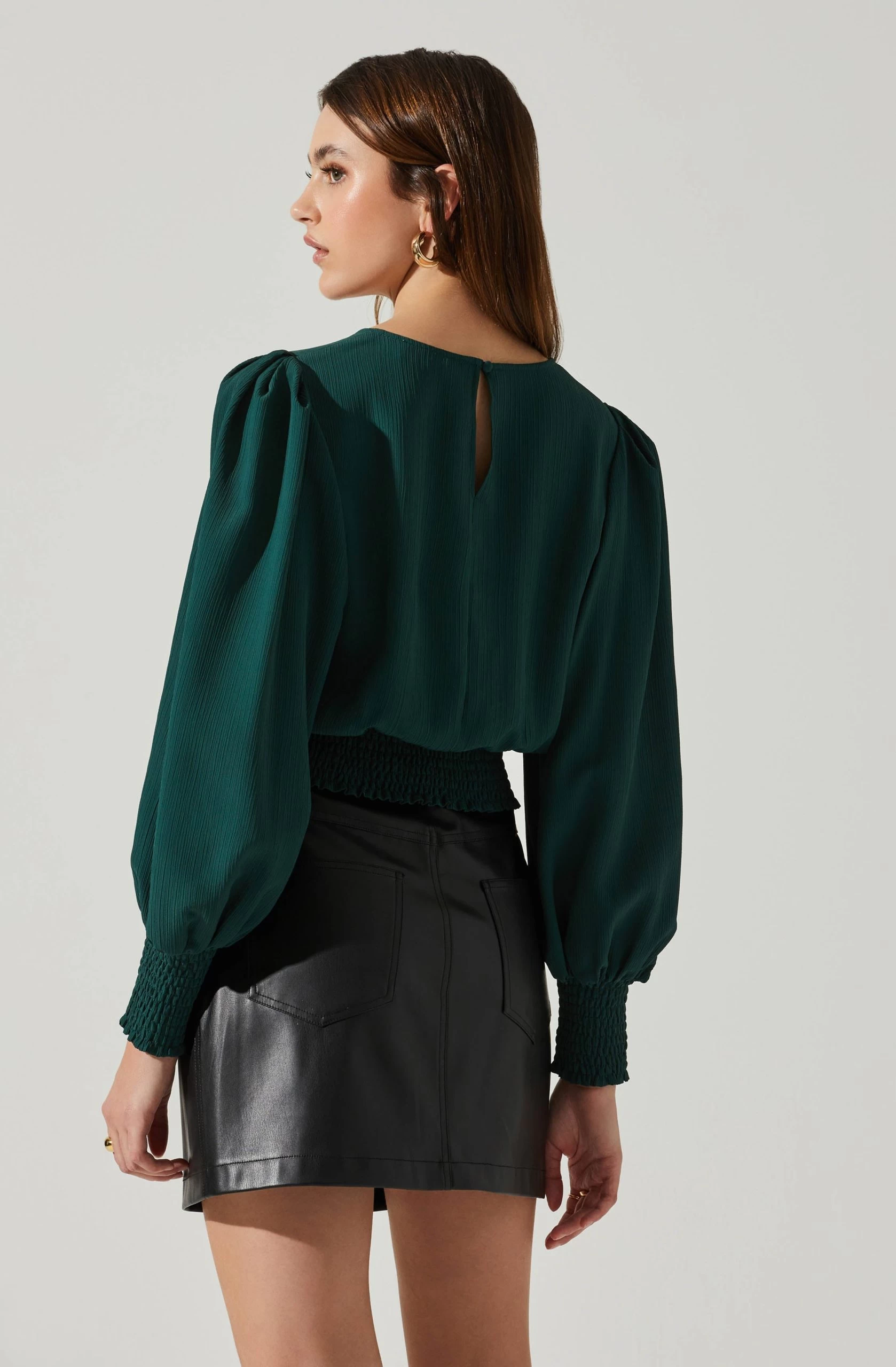 Wrenley Twist Front Puff Sleeve Top - Image 18