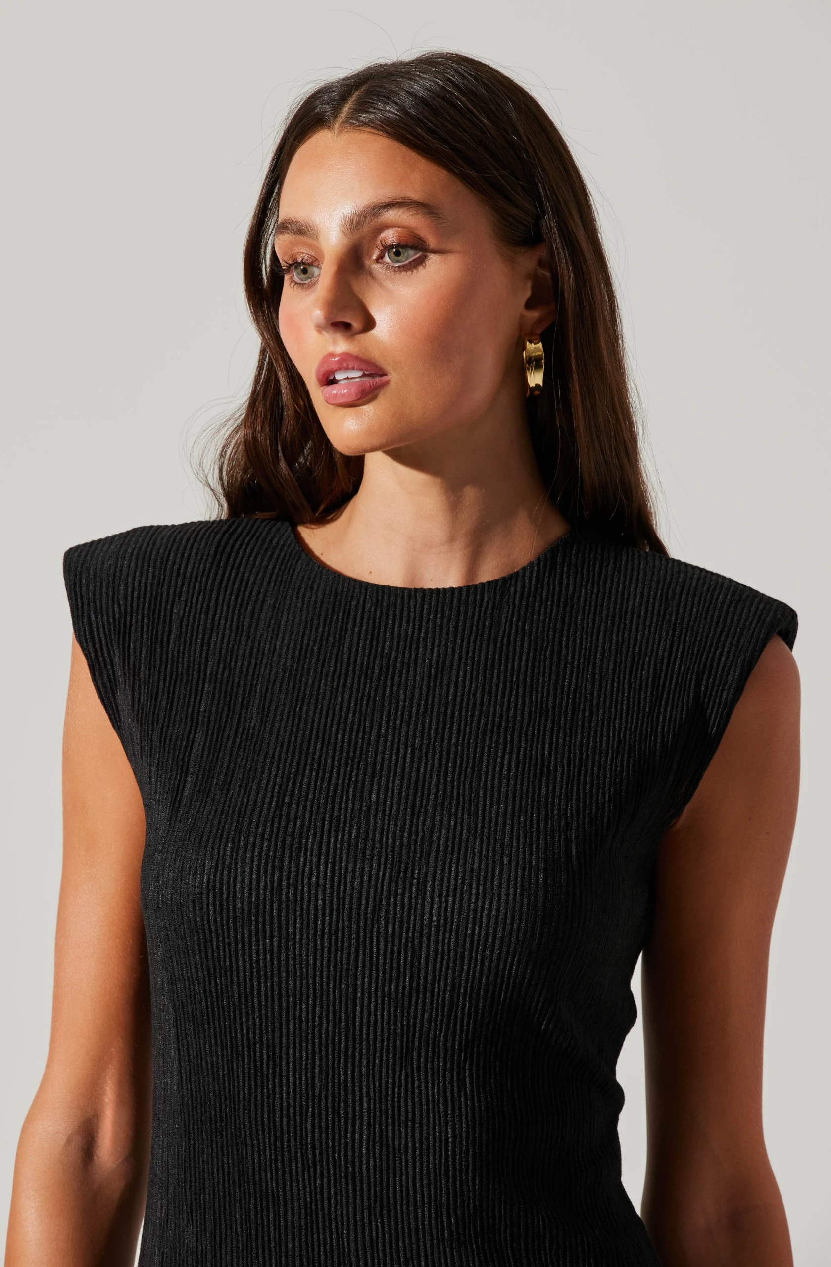 Plisse Straight Neck Midi Dress - Image 4