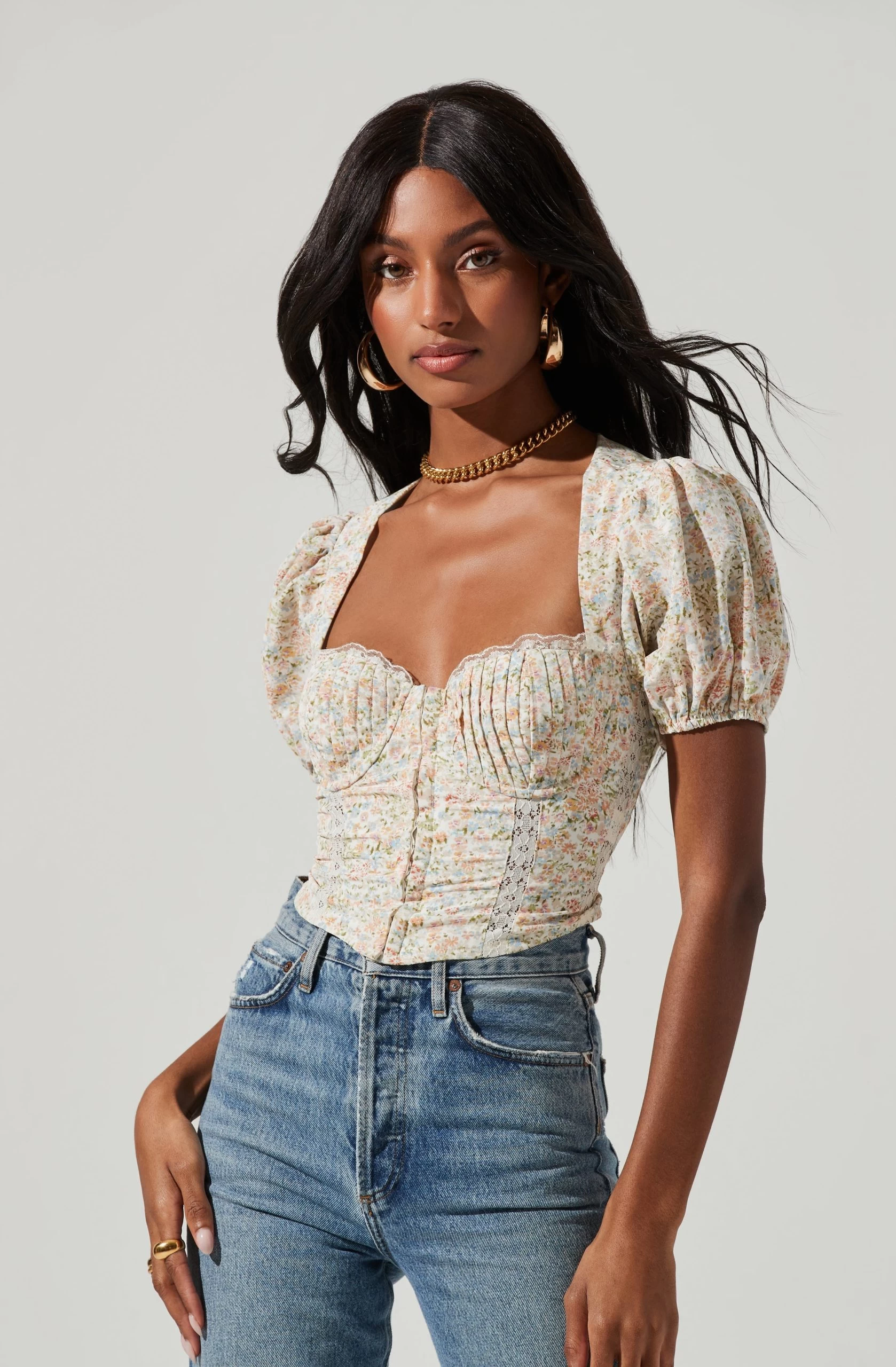 Cupped Floral Short Puff Sleeve Hook And Eye Top - Image 3